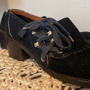 Unique vintage black suede rounded square toe brogues with side laces, size 7